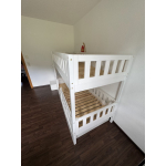 Etagenbett mit Treppe professionell in den Alpen montiert
